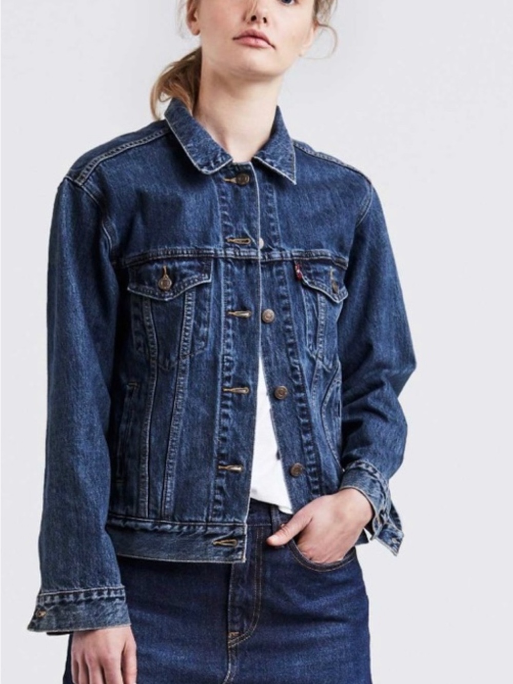 NWOT. Classic dark indigo distressed denim Trucker Levi’s jacket. XS.